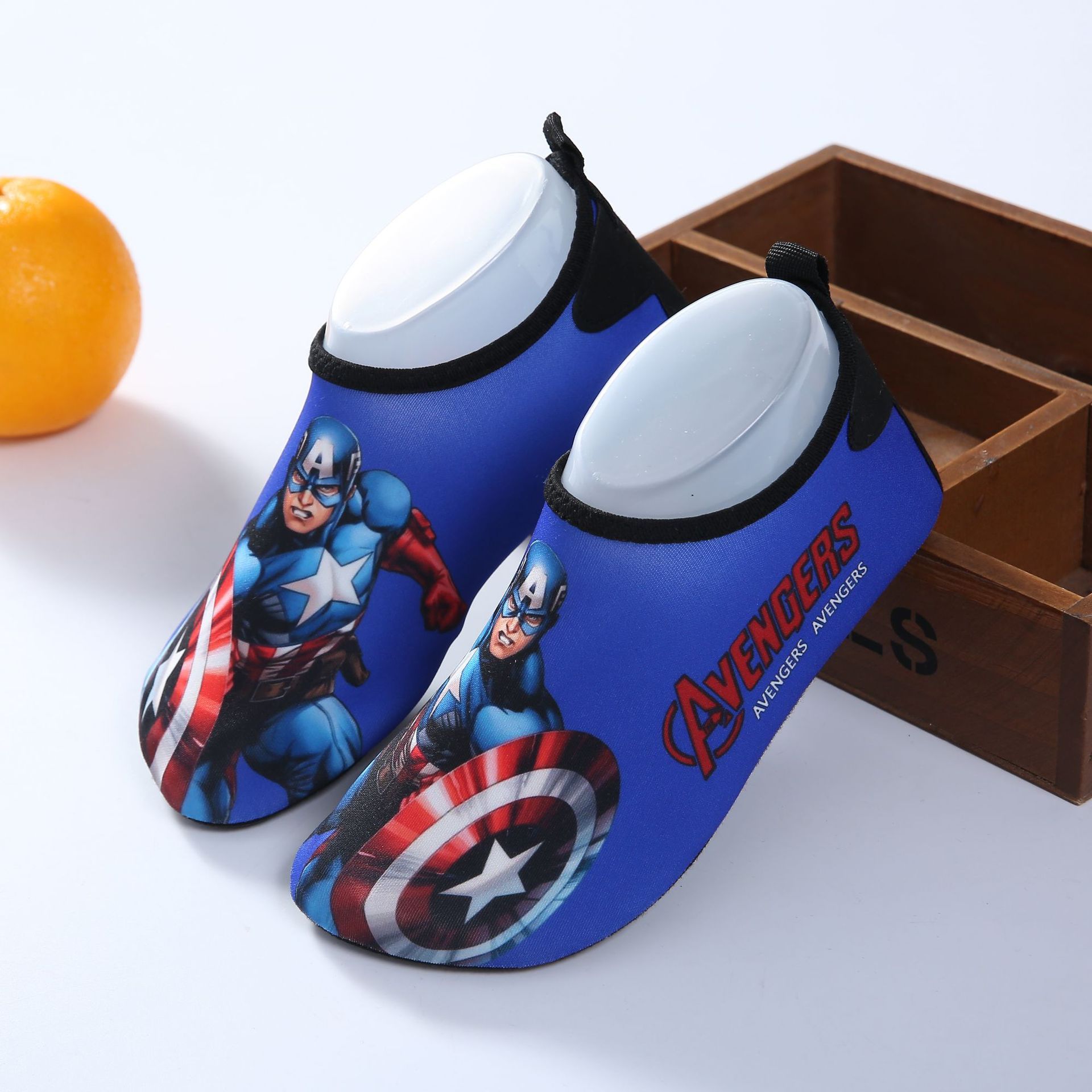 Children's floor shoes, beach casual shoes, snorkeling shoes, skin-fitting cartoon river shoes, blue Captain America