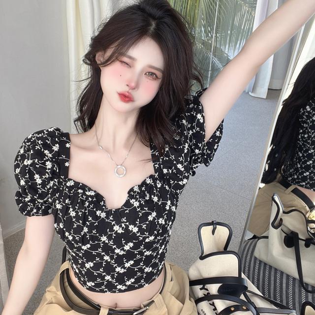 黑色碎花泡泡袖襯衫女夏季甜辣妹方領短款修身顯瘦設計感小眾上衣