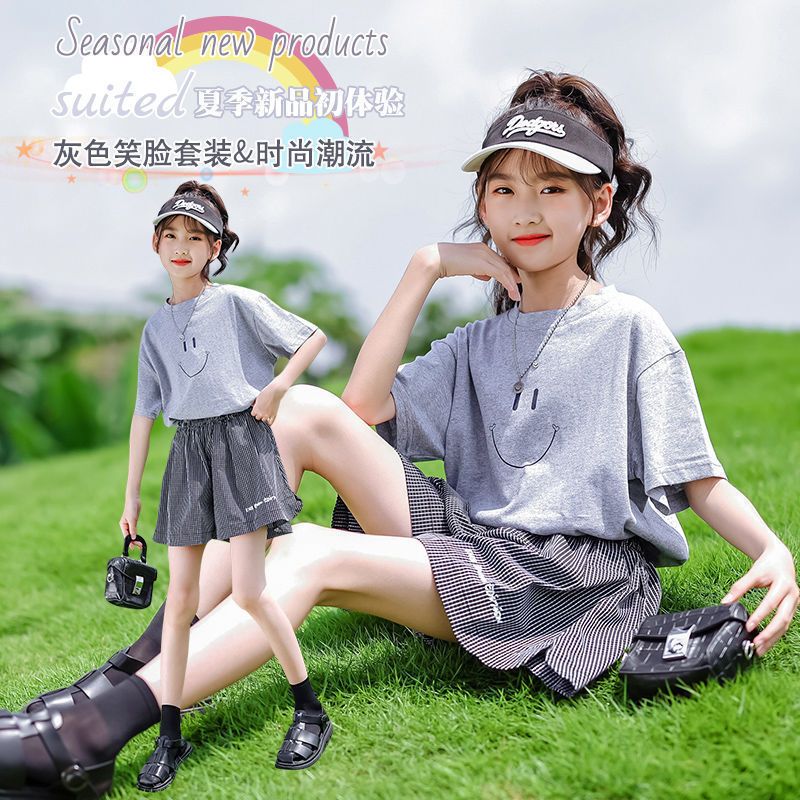 Girls' summer clothes, children's short-sleeved summer suit, 2023 new style, middle and big children's two-piece suit, fashionable western-style plaid shorts