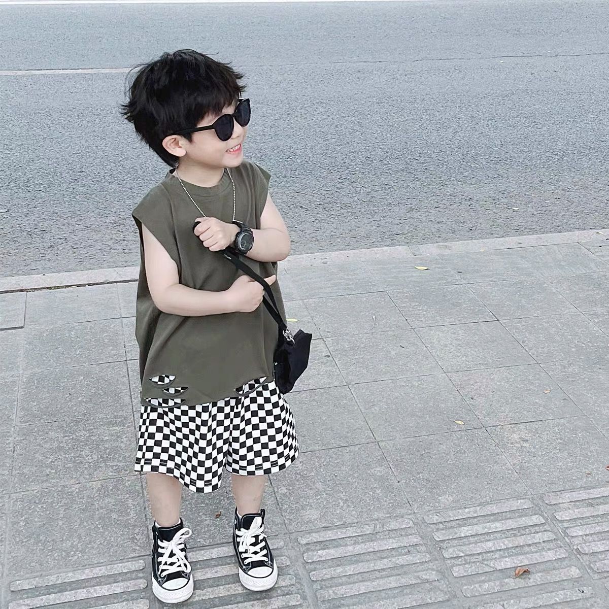 Two-piece children's clothing suit ins Korean version of foreign style hole solid color short-sleeved summer big children's vest T-shirt + shorts