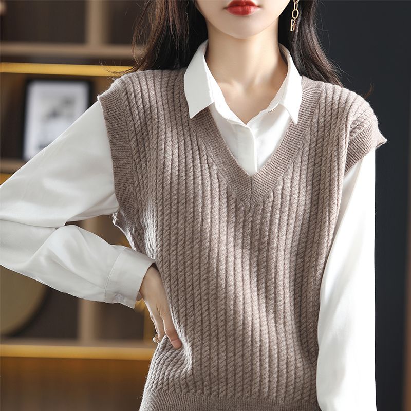 Soft glutinous knitted vest vest female Hong Kong style 2022 new hot style v-neck spring and autumn outerwear waistcoat sweater vest
