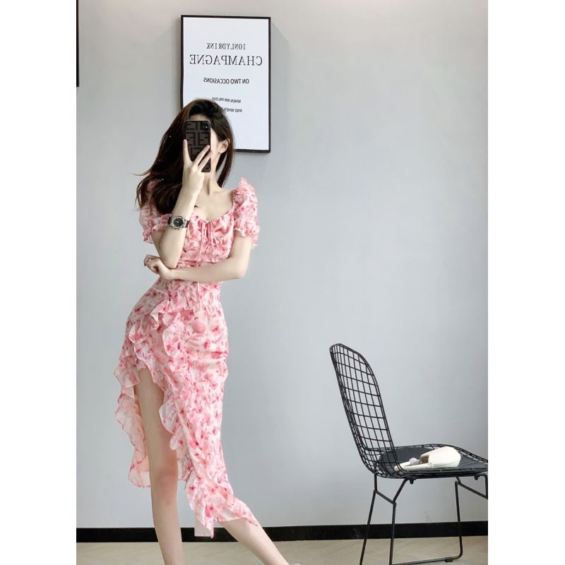 粉色碎花長裙女2022年夏季新款純欲辣妹方領開叉荷葉邊顯瘦連衣裙