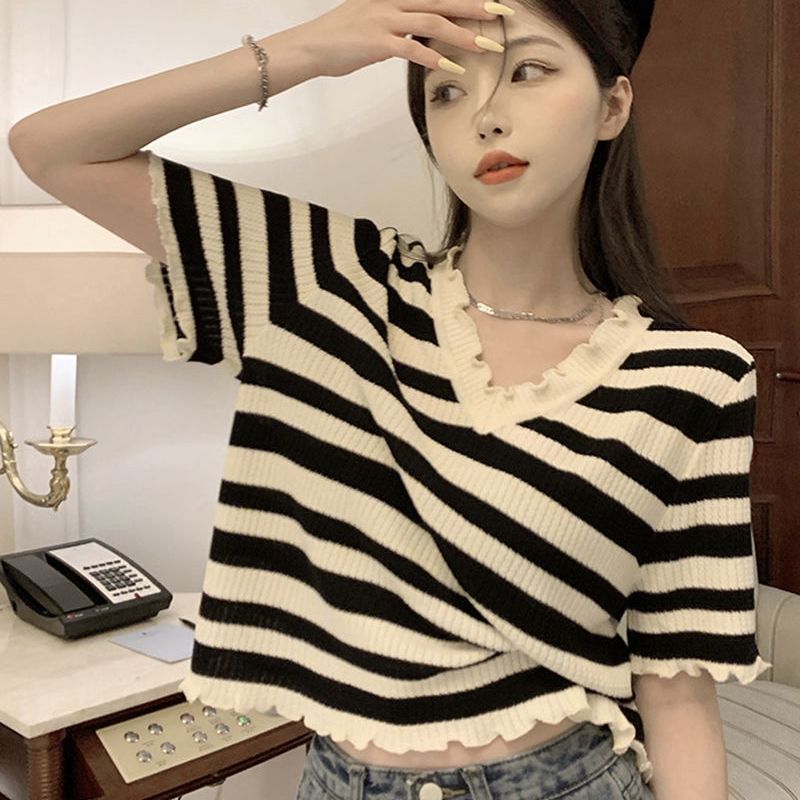 遮肉显瘦2023新款夏季韩版v领条纹木耳边设计感针织短袖女上衣女