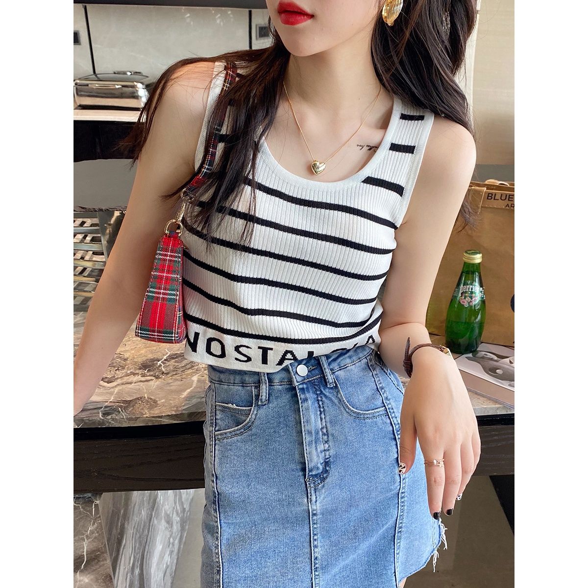 Striped knitted vest women's Xia Bingsi outerwear I-shaped design sense small suspenders inner bottoming short top