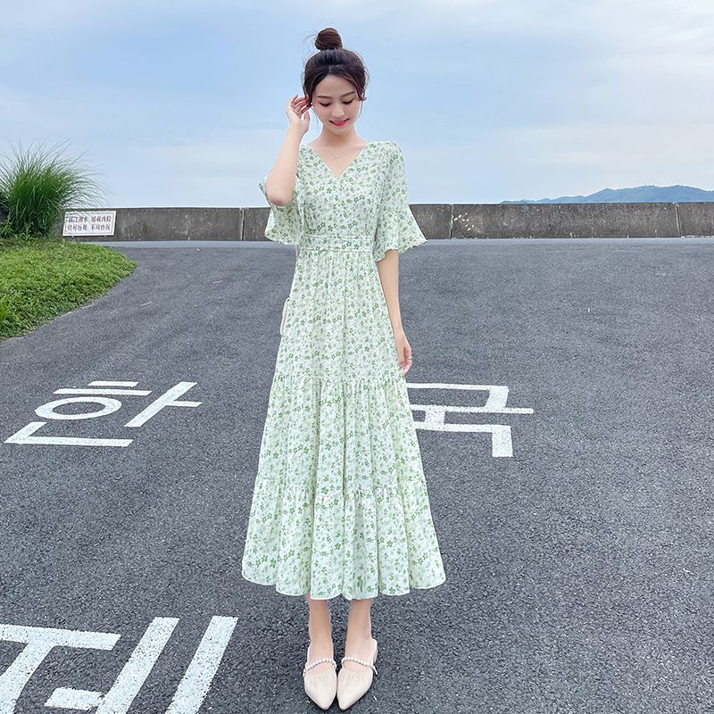 Floral dress women's summer 2023 new French retro high-end fried street chiffon long skirt over the knee cake skirt