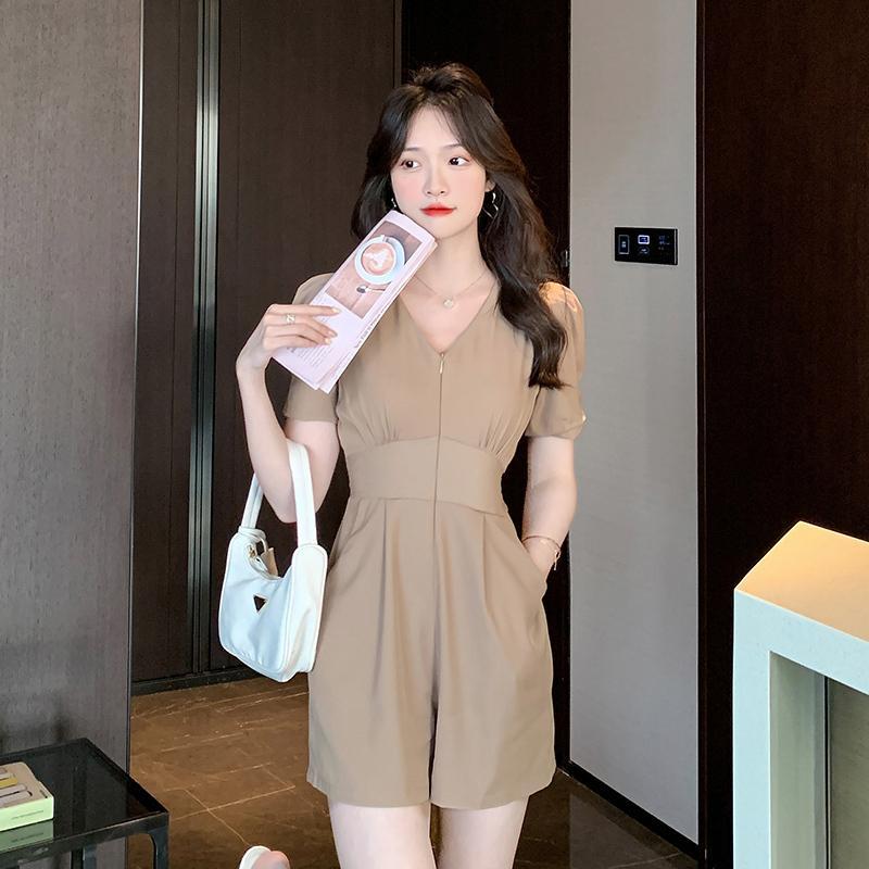 2023 summer new style light and mature temperament waist V-neck jumpsuit wide-leg shorts high-end goddess fan thin jumpsuit