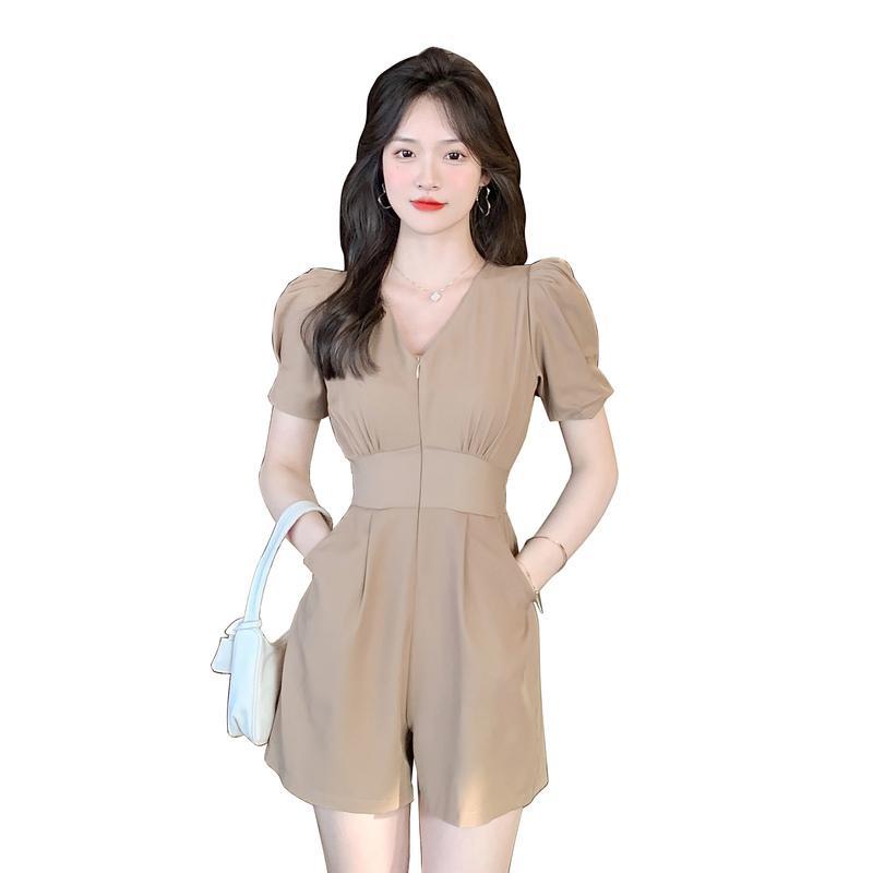 2023 summer new style light and mature temperament waist V-neck jumpsuit wide-leg shorts high-end goddess fan thin jumpsuit