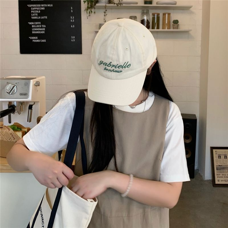 Ding Zouzou retro American letters embroidered peaked hat women's Korean version all-match show face small baseball cap sun visor trendy