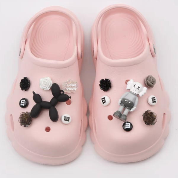 New cartoon hole shoes women's summer outer wear 2022 summer thick bottom two-wear beach non-slip Baotou semi-slippers