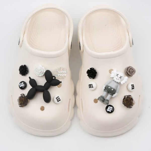 New cartoon hole shoes women's summer outer wear 2022 summer thick bottom two-wear beach non-slip Baotou semi-slippers
