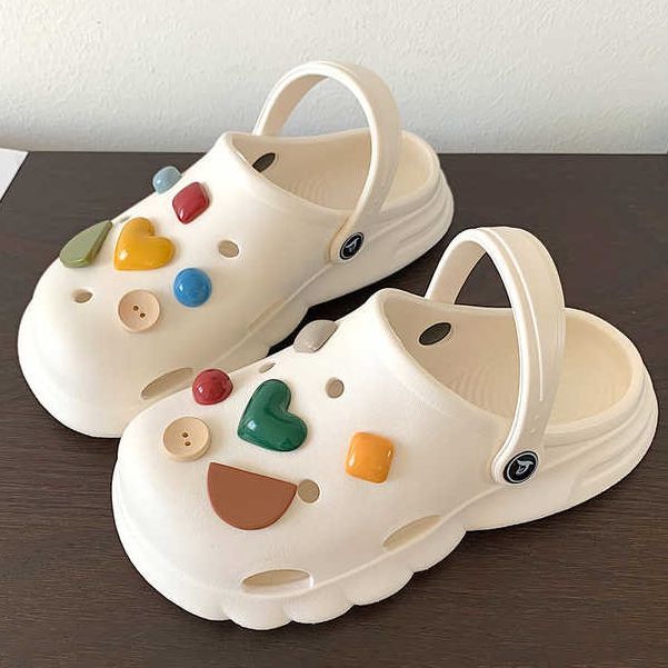 Hole shoes women go out ins in summer cute girls heart non-slip thick bottom stepping shit feeling sandals and slippers students Baotou shoes
