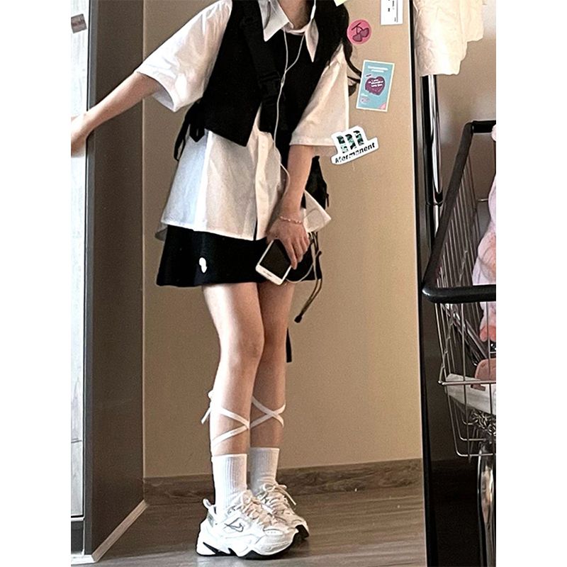 Three-piece suit/single-piece summer college style wearing a vest vest vest female stacked wearing a white shirt skirt