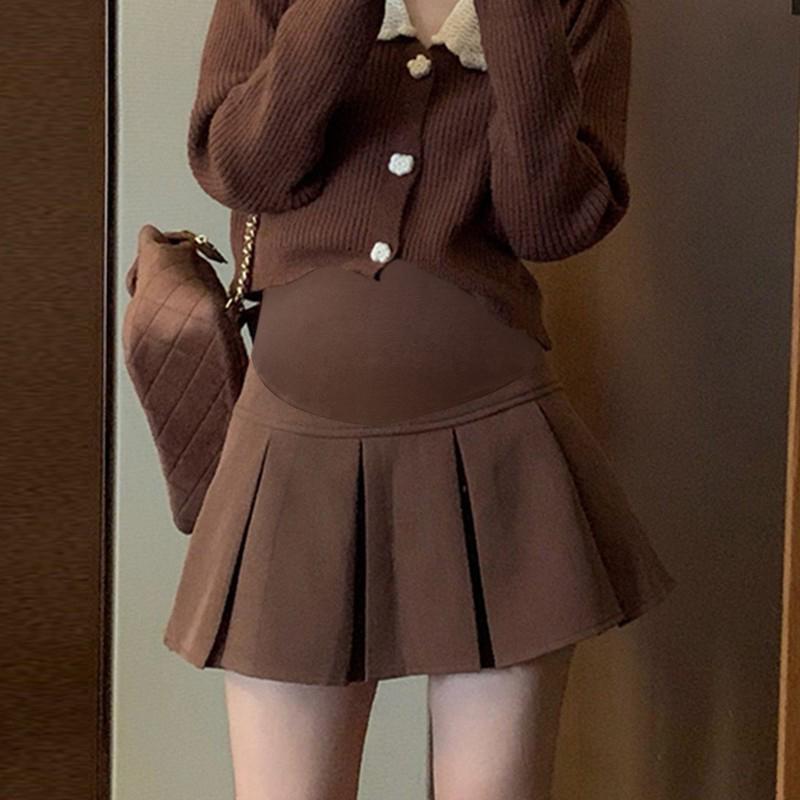 Pregnant women's short skirt skirt autumn Korean self-cultivation short section pleated A-line autumn and winter outerwear small retro black