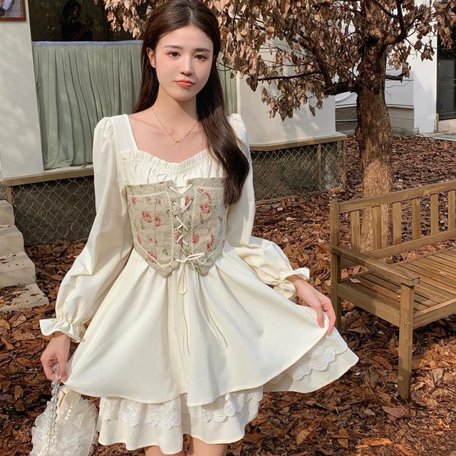 大碼拼接方領連衣裙女新款秋季胖mm收腰顯瘦溫柔減齡法式初戀裙子