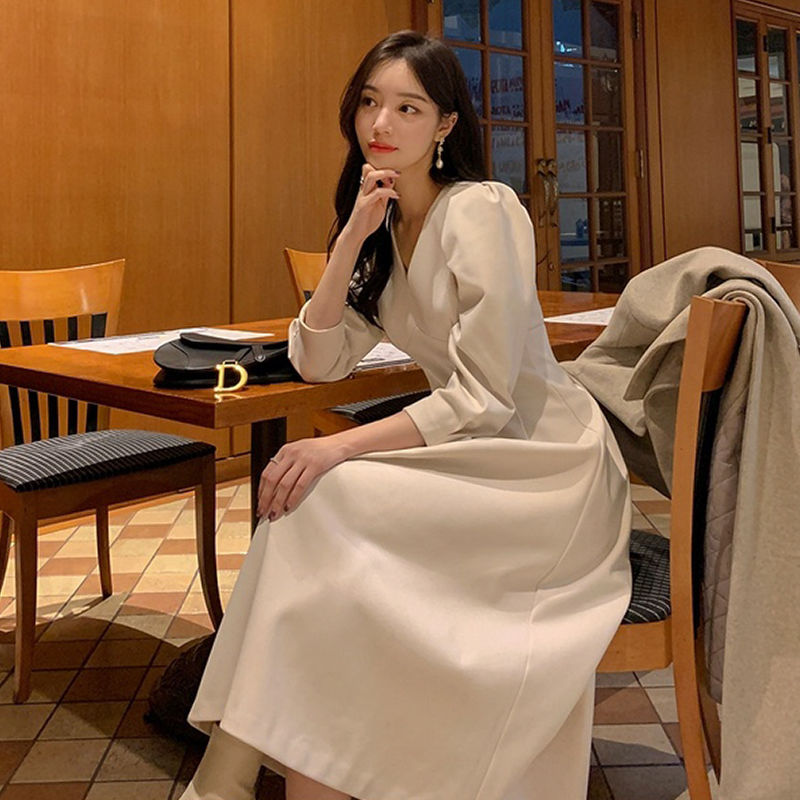 Korean big sister season light mature temperament lady V-neck waist slimming mid-length a-line puff sleeve jumpsuit
