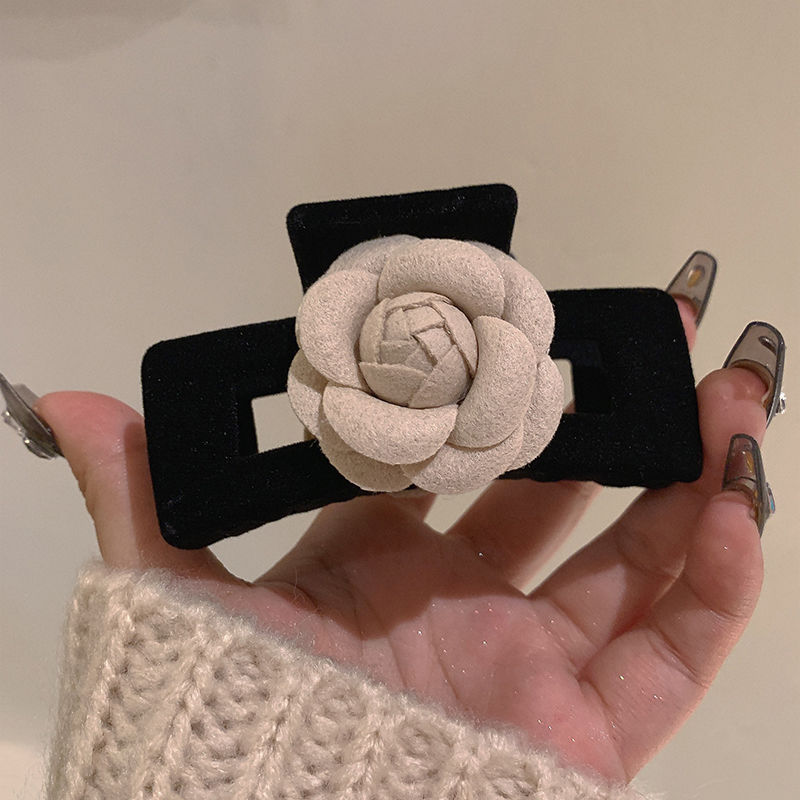 Camellia clip ~ black velvet retro small fragrance three-dimensional high-quality back head shark clip French hair clip
