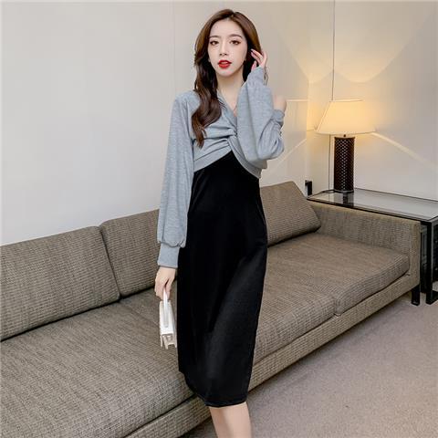 Temperament royal sister light familiar wind suit female autumn 2022 new strap dress slim long-sleeved sweater two-piece set