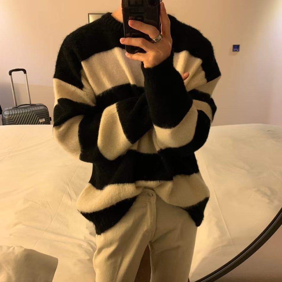 Autumn and winter new style round neck splicing design soft waxy sweater for men high-end knitted sweater loose American top trendy men
