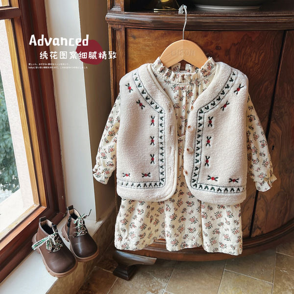 Lamb wool baby vest girls 2022 winter new vest baby embroidered jacket 3 children's warm outerwear