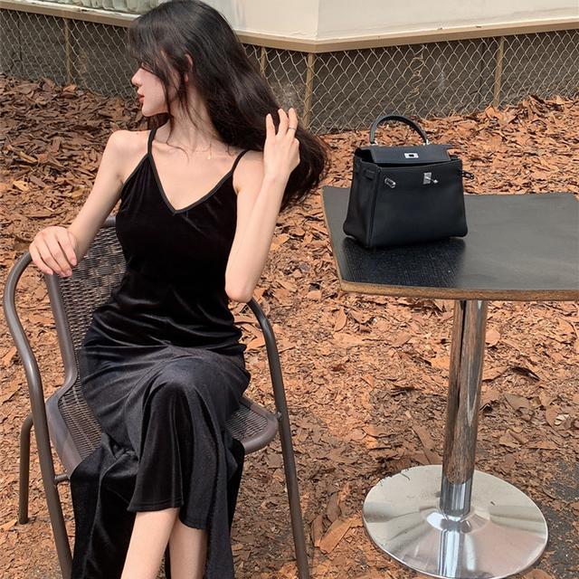 Black velvet v-neck dress female 2022 autumn new inner long skirt sexy fishtail bag hip skirt dress