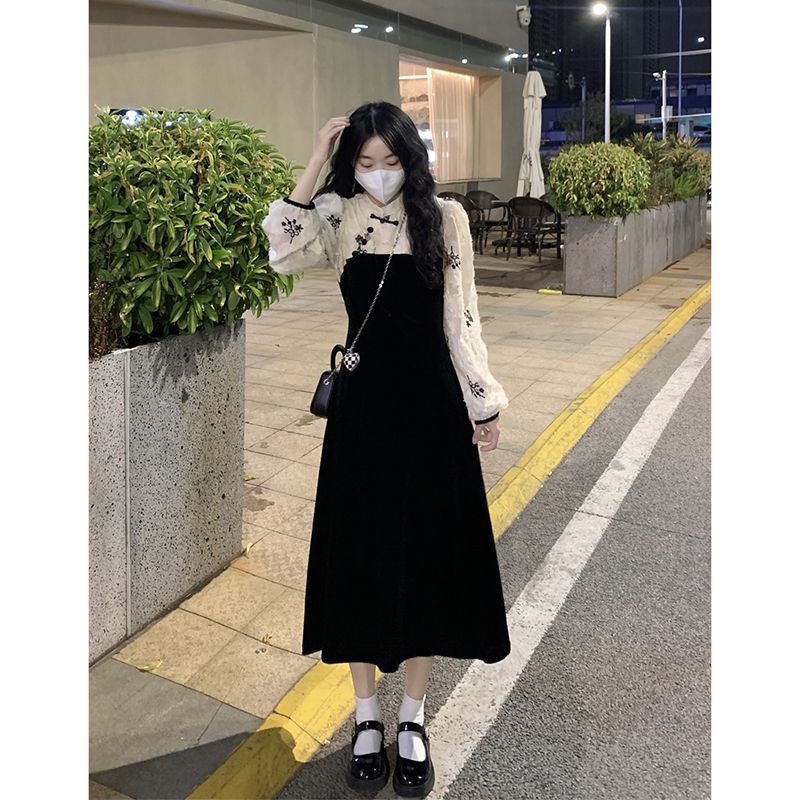 Chinese-style improved stand-up collar stitching velvet black cheongsam skirt female waist slimming autumn and winter new one-piece skirt long section