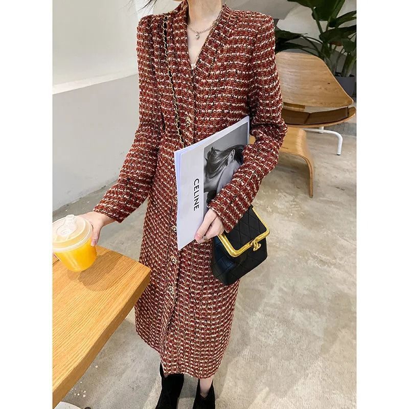 Painting simple French style retro temperament thin v-neck dress female 2022 autumn and winter style small fragrant wind suit skirt two-piece set