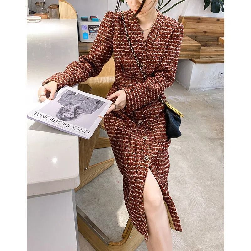 Painting simple French style retro temperament thin v-neck dress female 2022 autumn and winter style small fragrant wind suit skirt two-piece set