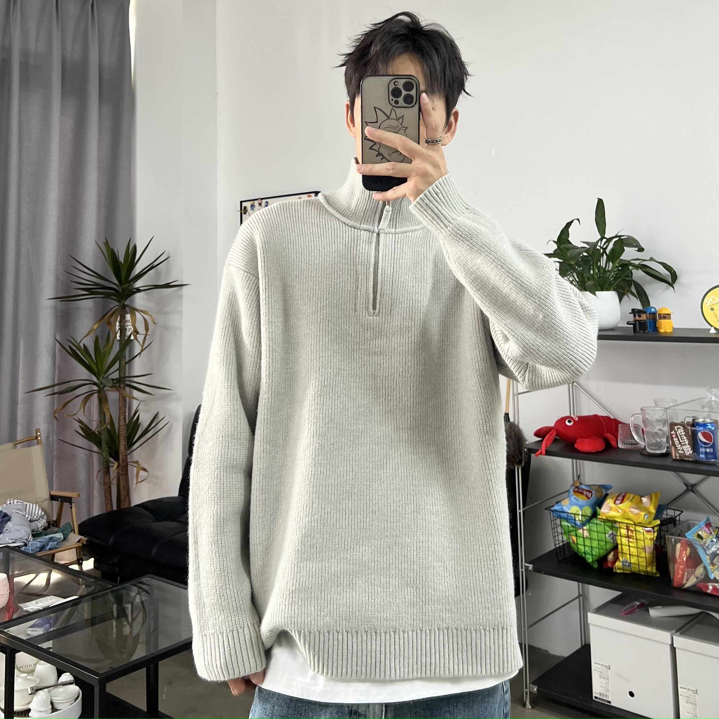 A simple solid color half-zip pullover sweater. Loose, casual and versatile top. Knitted long-sleeved top. Same style for men and women.