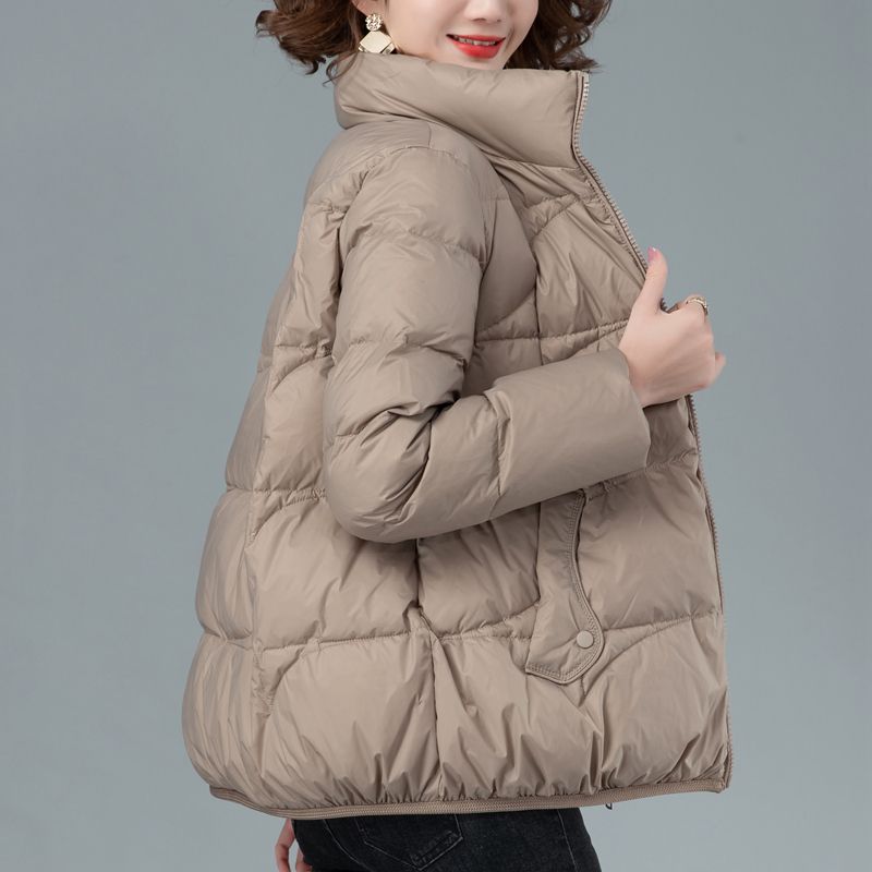 短款羽绒服女年新款冬季时尚洋气今年爆款妈妈轻薄款小款外套