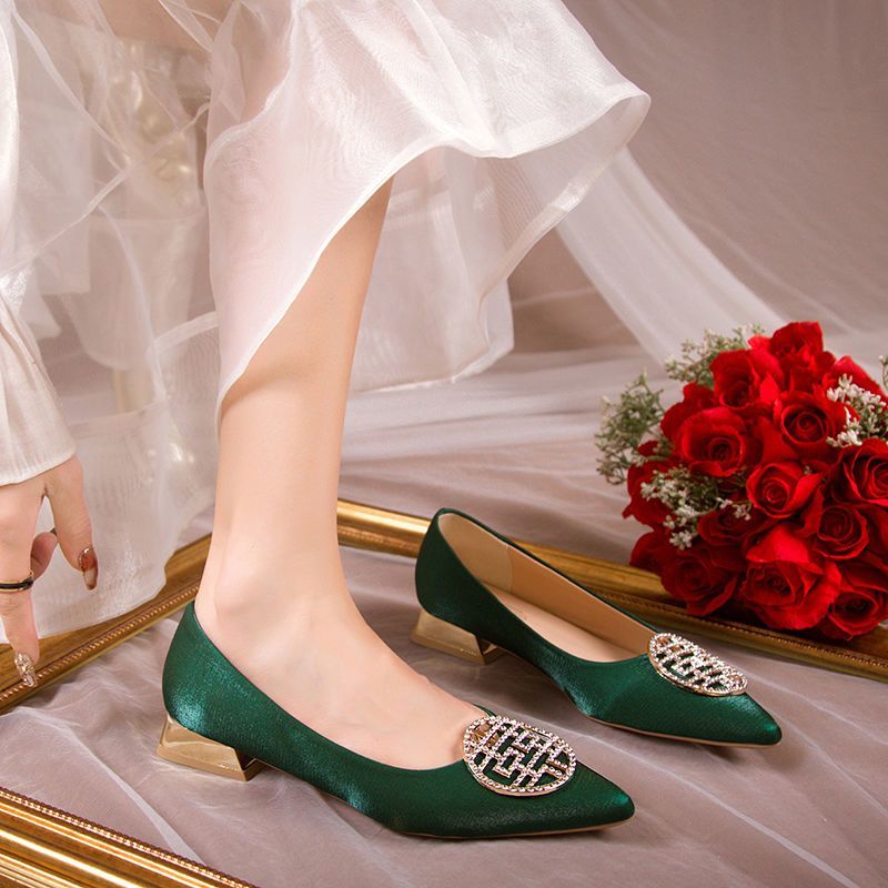 珍珠绿色婚鞋女大码单鞋粗跟尖头中式秀禾新娘鞋软底防滑孕妇结婚
