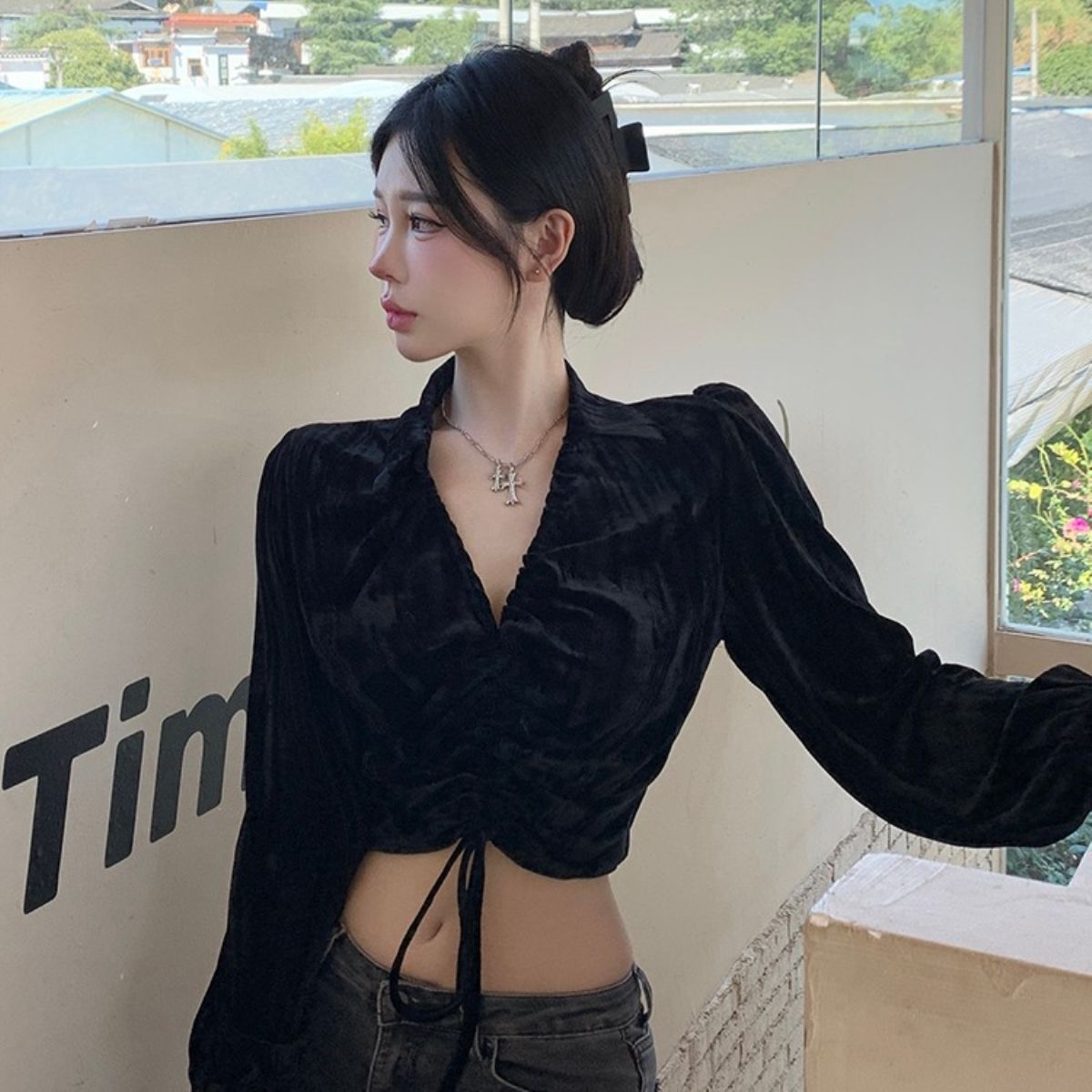 春季小香風綁帶抽繩領金絲絨襯衫襯衣女甜辣妹短款露臍別致小上衣