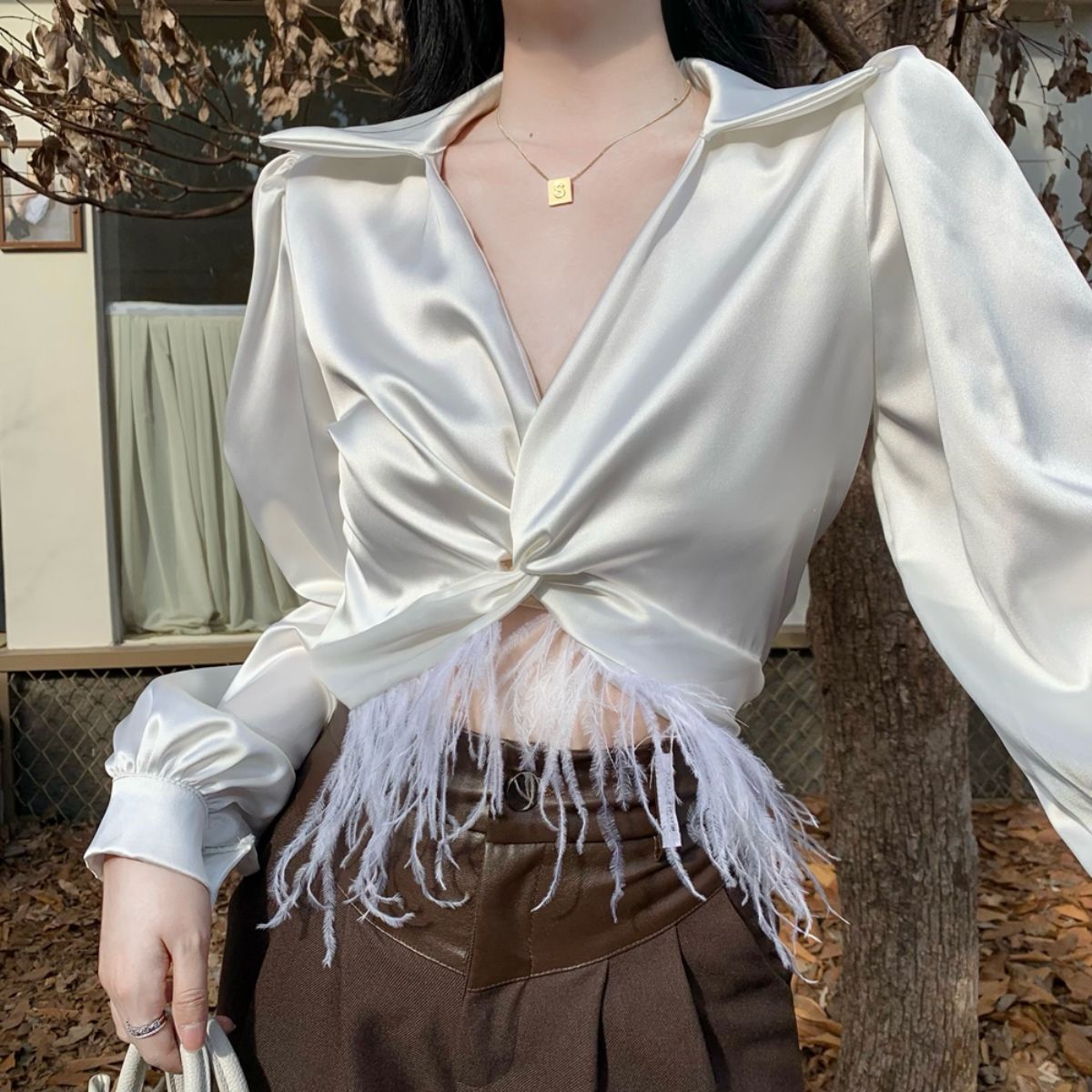 設計感獨特V領泡泡袖襯衣女法式小眾短款長袖襯衫性感辣妹風上衣