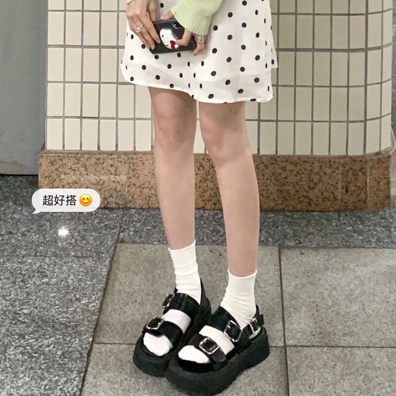 今年流行的涼鞋女夏2023年新款網紅超火厚底小眾高級感黑色羅馬鞋