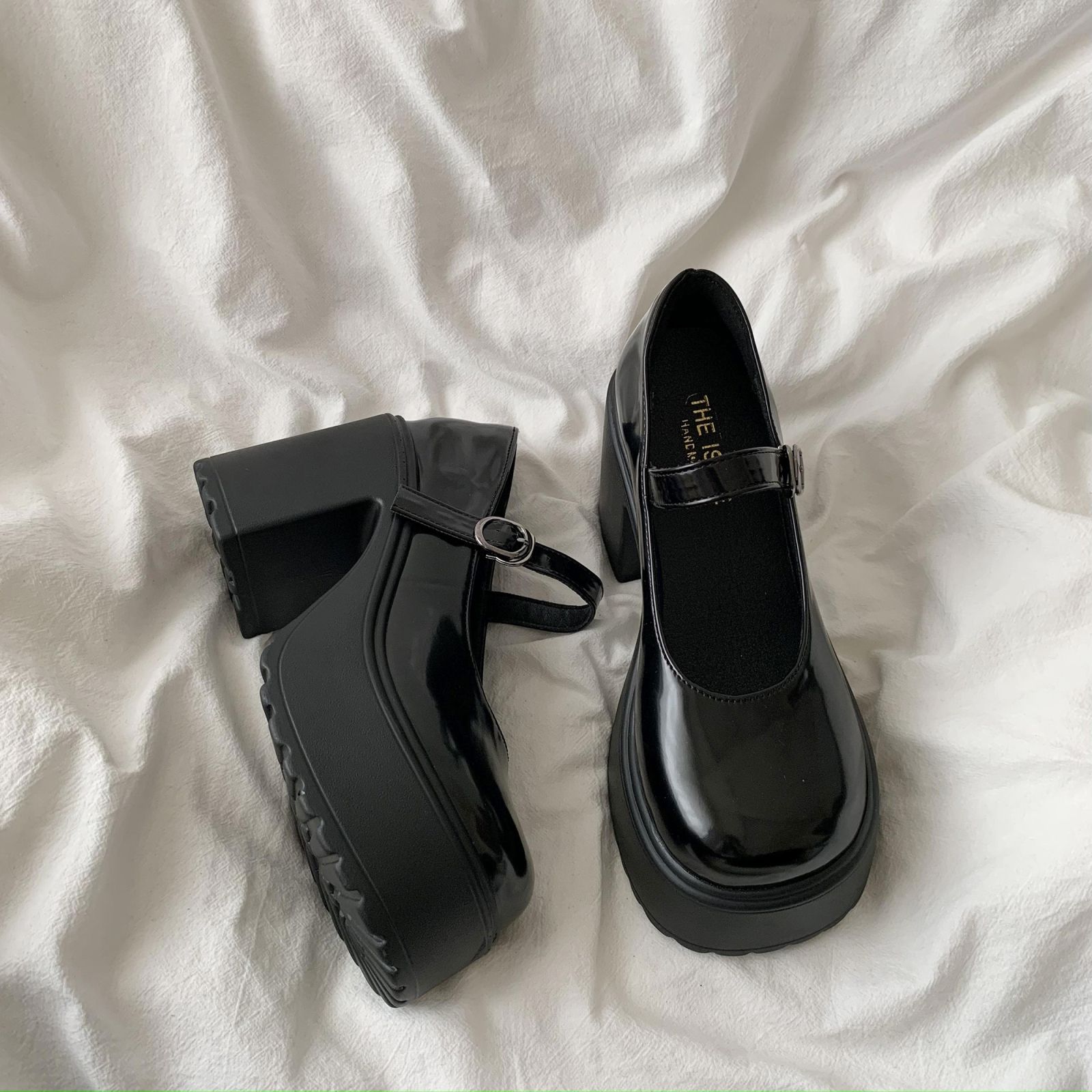 Black versatile thick heel high heel small leather shoes for women 2022 winter new small retro French Mary Jane shoes
