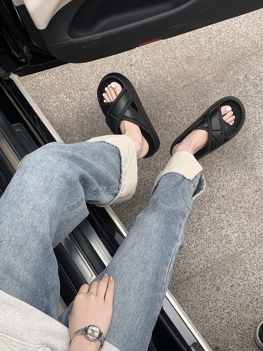 Thin strip casual outerwear all-match thick-soled ladies cross slippers ins Korean fashion non-slip sandals and slippers summer