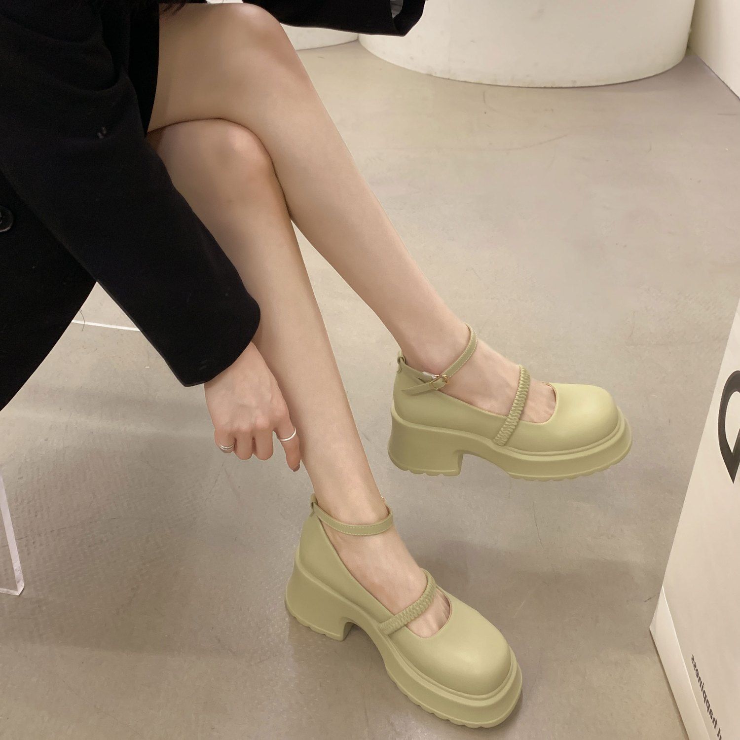 Mary Jane leather shoes women 2023 spring and summer new French girls round toe sweet cool platform shoes thick heel retro shoes