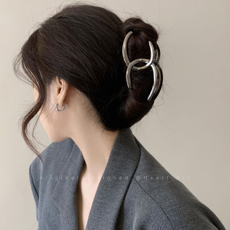 High-end double C metal clip for women's autumn and winter large hair clips on the back of the head with multiple hair clips and a niche shark clip design