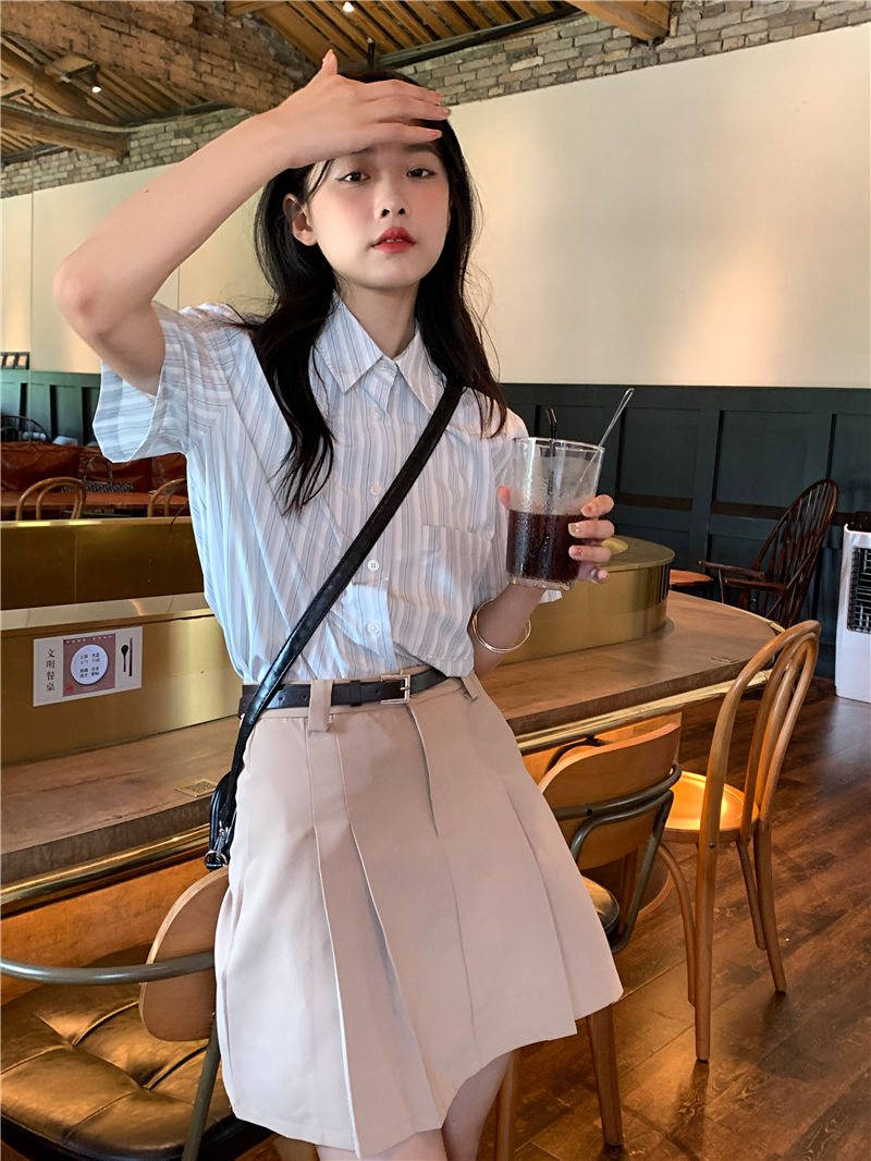 Summer loose short-sleeved striped shirt female design sense niche retro French shirt all-match Japanese student tops