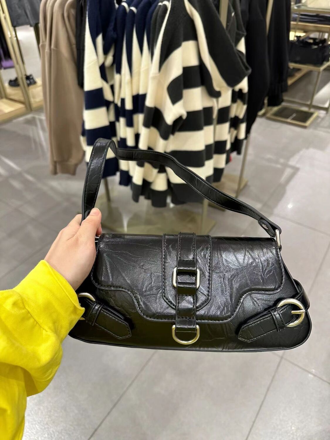 Advanced texture underarm bag, spring/summer 2023 new niche cool Sa motorcycle bag, fashionable and foreign style crossbody bag, spicy girl bag