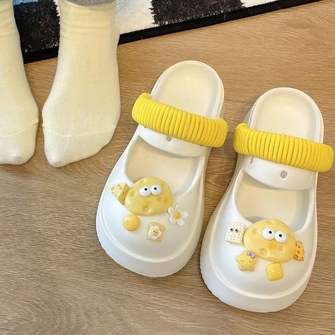 Baotou semi-slippers women's outerwear with a feeling of stepping on shit 2023 summer new cute cartoon thick-soled hole shoes girls' sandals