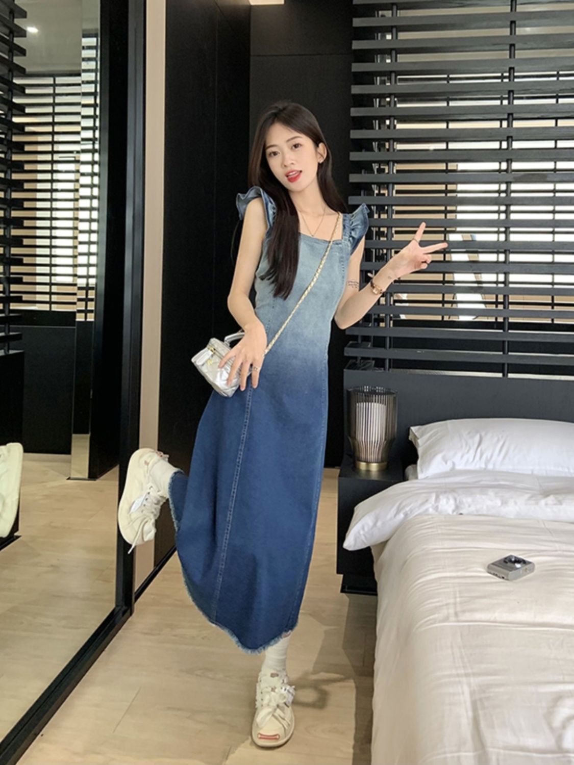 Gradient color denim suspenders dress women's summer  new small flying sleeve design sense of waist and thin A-line skirt