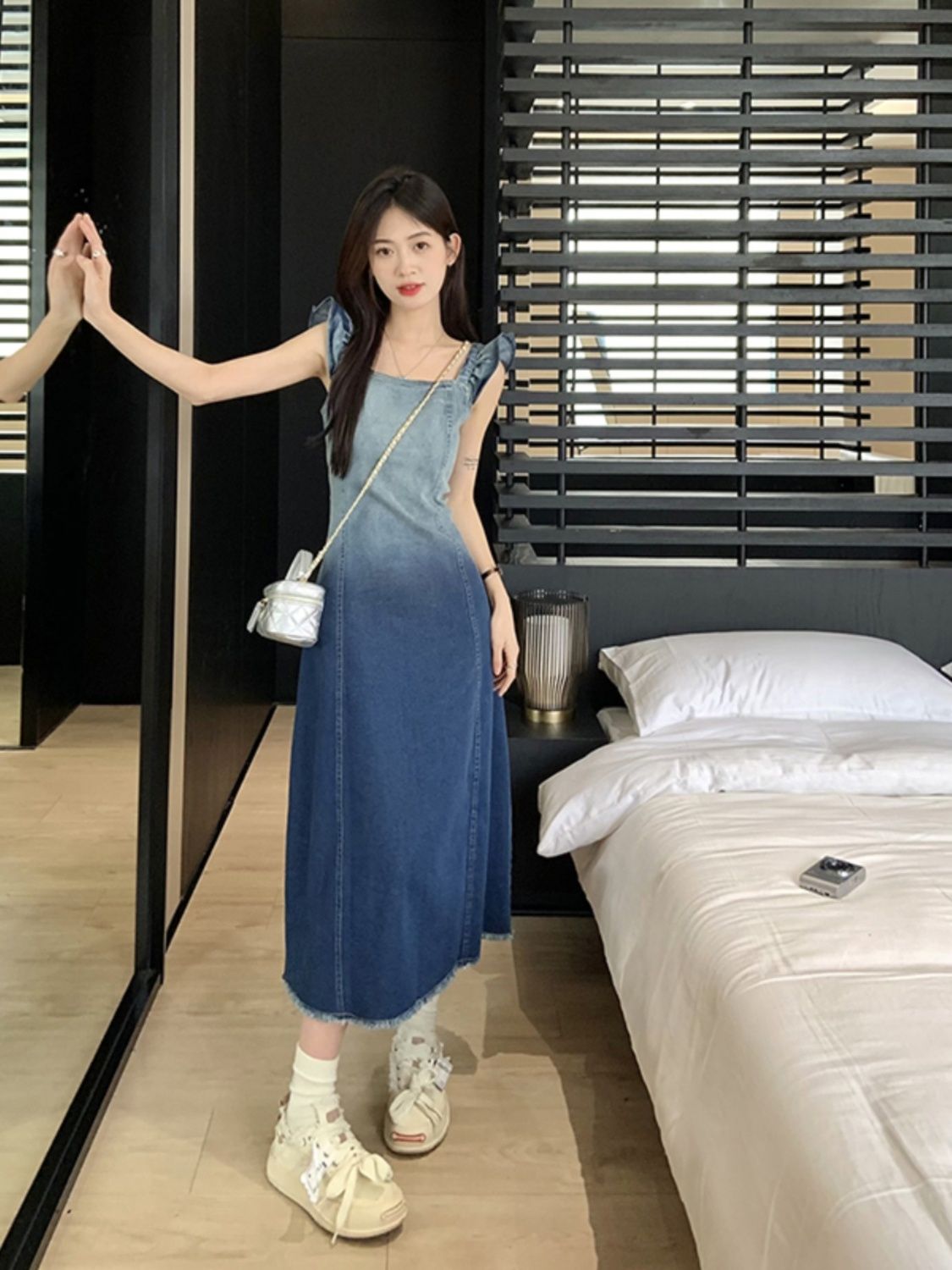 Gradient color denim suspenders dress women's summer  new small flying sleeve design sense of waist and thin A-line skirt