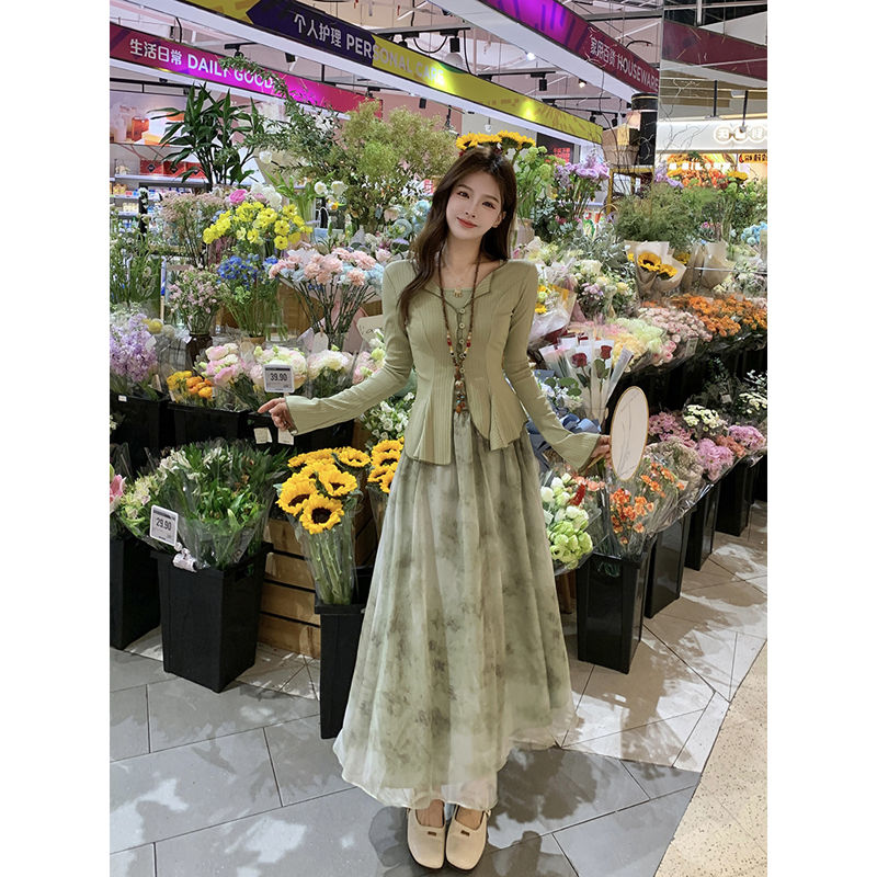 新中式薄款長袖防曬開衫+吊帶+碎花半身裙女秋季2023新款時尚套裝