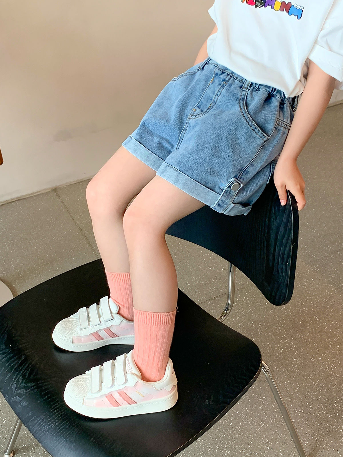 Girls shorts 2023 summer new children's refreshing casual jeans baby fashion all-match five-point pants trend