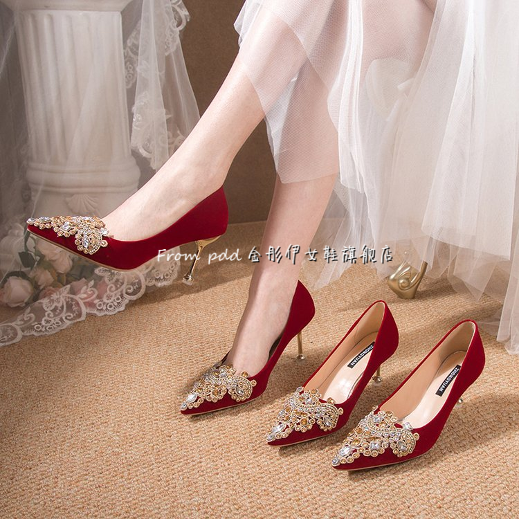 婚鞋新娘鞋女年新款秀禾婚纱两用红色尖头细跟绒面小码新婚鞋