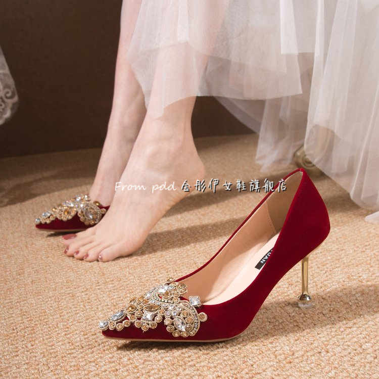 婚鞋新娘鞋女年新款秀禾婚纱两用红色尖头细跟绒面小码新婚鞋