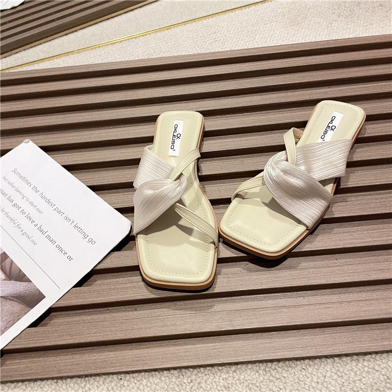Slippers for women to wear flat bottom 2023 new summer temperament high-end fairy style going out on the beach non-slip sandals
