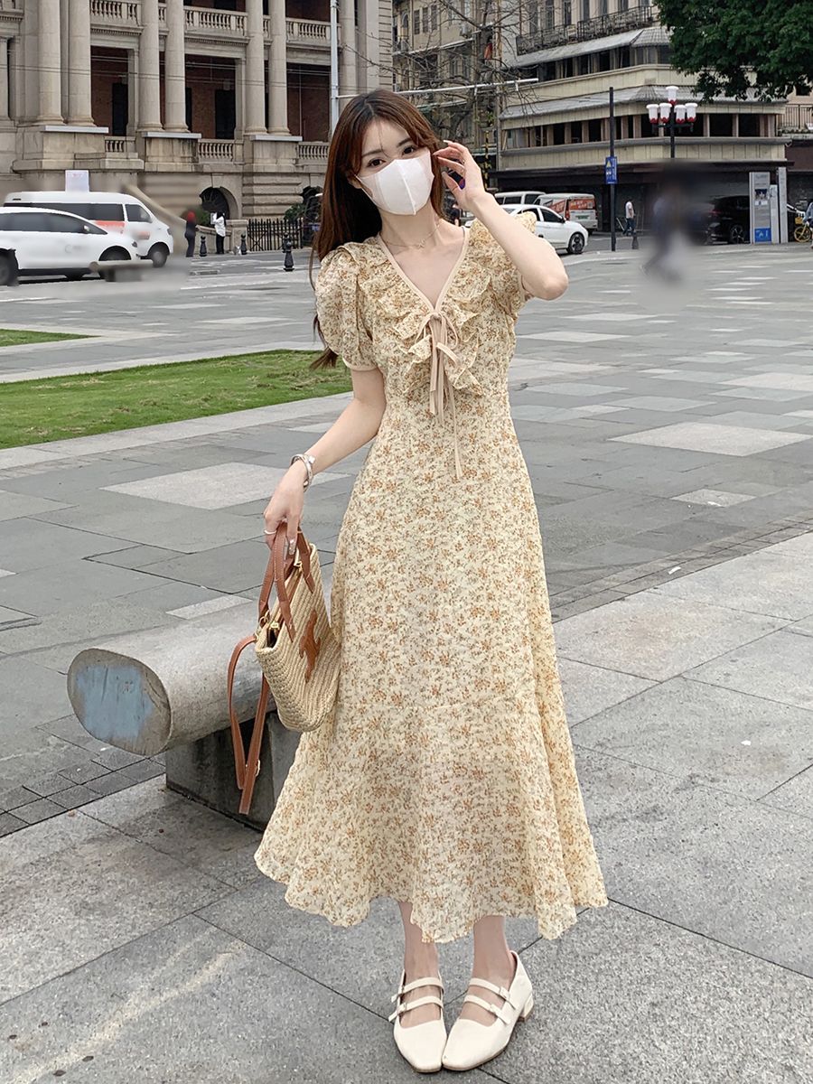 Summer  new French design sense V-neck ruffled ties slim floral bubble short-sleeved dress women