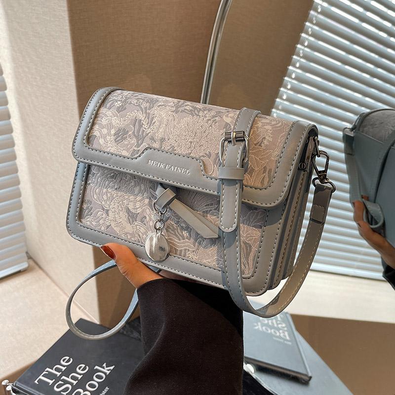 High-End Fashion Versatile For Women 2023 New Trendy Summer Textured Single Shoulder Small Square Niche Crossbody Bag_voghion.com