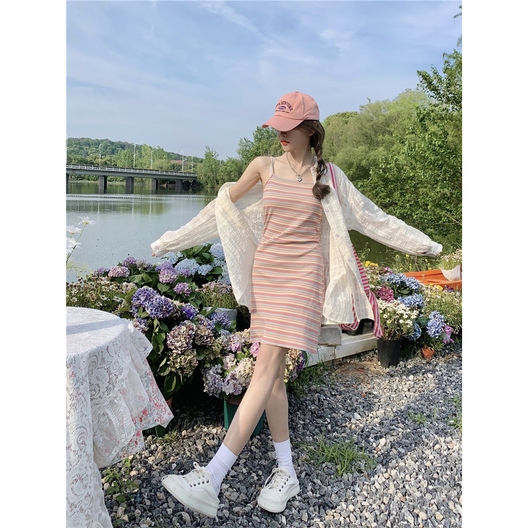 海邊度假條紋吊帶連衣裙女春季2023新款設計感小眾小個子顯瘦裙子